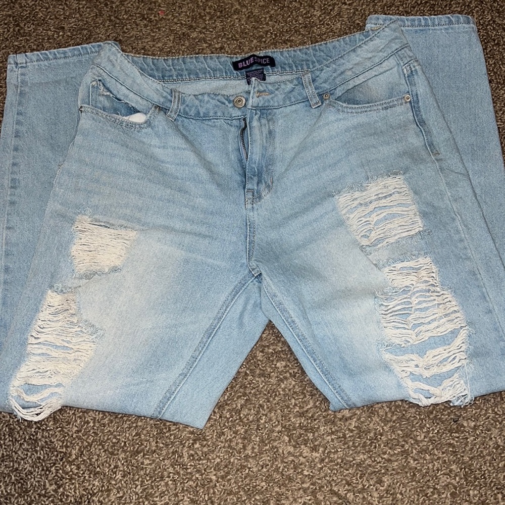 Ripped Lightwash Jeans